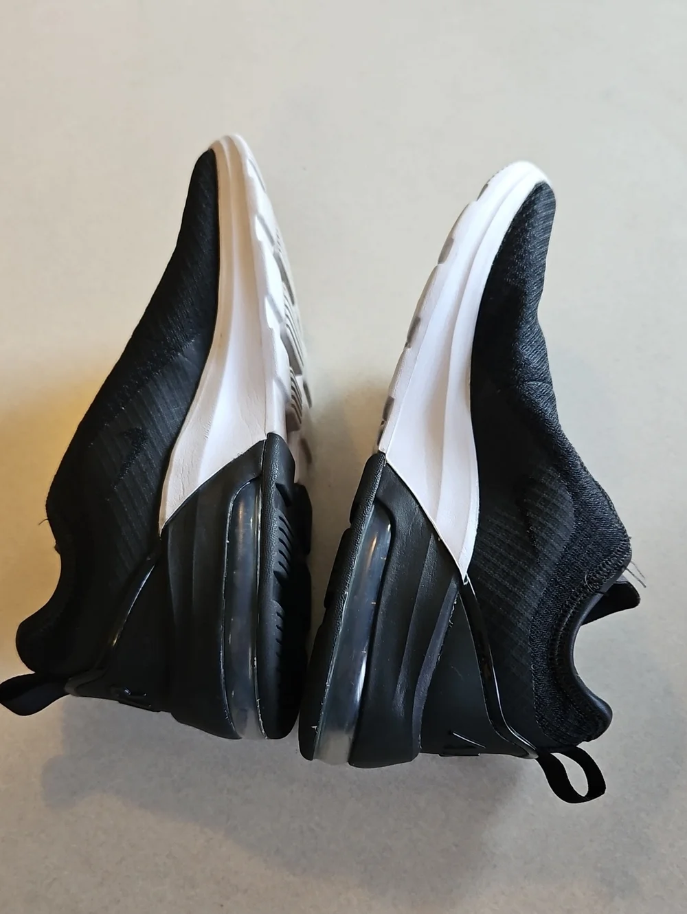 Nike Air Max Motion 2 Sneakers